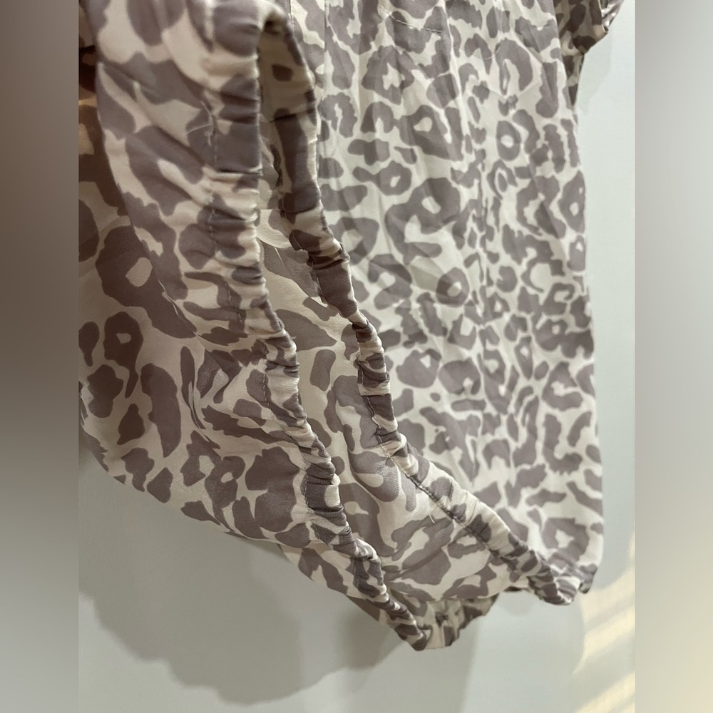 Ann Taylor LOFT Women's Animal Print Blouse - Cream and Gray - Picture 4 of 7